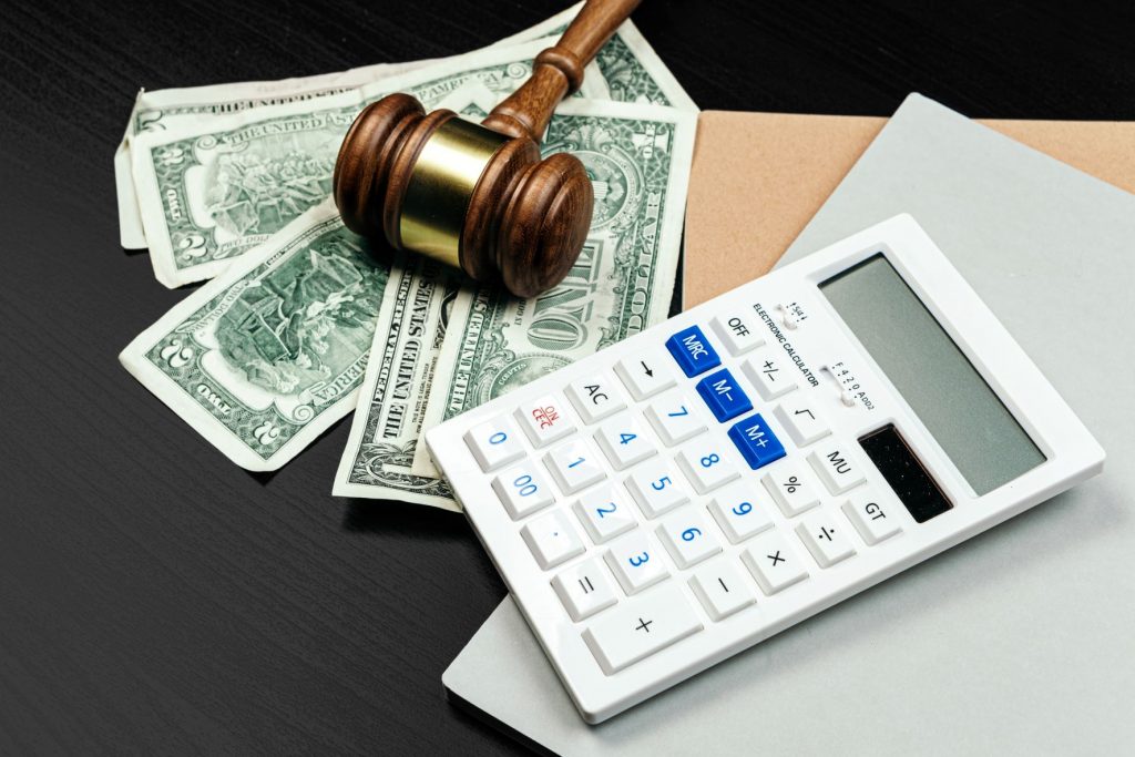 How to Find a Bankruptcy Lawyer and Defend Your Interests During a Bankruptcy Hearing